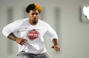 Los asistentes al draft de la NFL tienen 15 años después de que el estado de Ohio, Josh Simmons, cambia de opinión