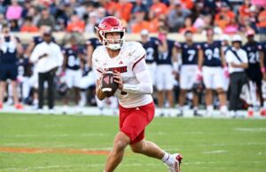 QB Tyler Shough visitó Saints Friday