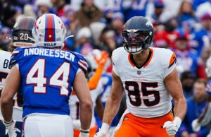 Broncos Te Lucas Krull Signs Exclusive Derechos licitación