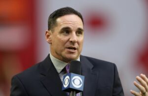 El ex pateador de la NFL, el presentador actual Jay Feely para postularse para el Congreso en Arizona