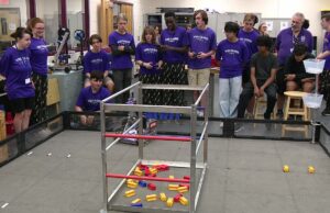 Estudiantes de la escuela secundaria de la Universidad Palm Harbor competirán en el campeonato mundial de robótica en Texas la próxima semana