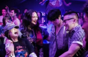 El elenco del 'banquete de boda' sobre los temas de la familia de la comedia romántica de la familia elegida