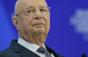 El fundador del Foro Económico Mundial, Klaus Schwab, se retira como presidente