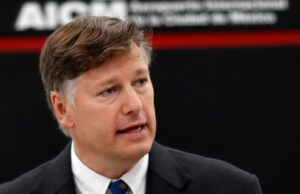 EE. UU. Revoca las visas de los miembros de la banda mexicana después de que la cara del líder del cartel se proyectara en un concierto