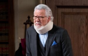 'Tengo esa conversación al menos una vez a la semana': John Larroquette habla esperando la renovación de la cancha nocturna, y me encantan sus ideas de la temporada 4